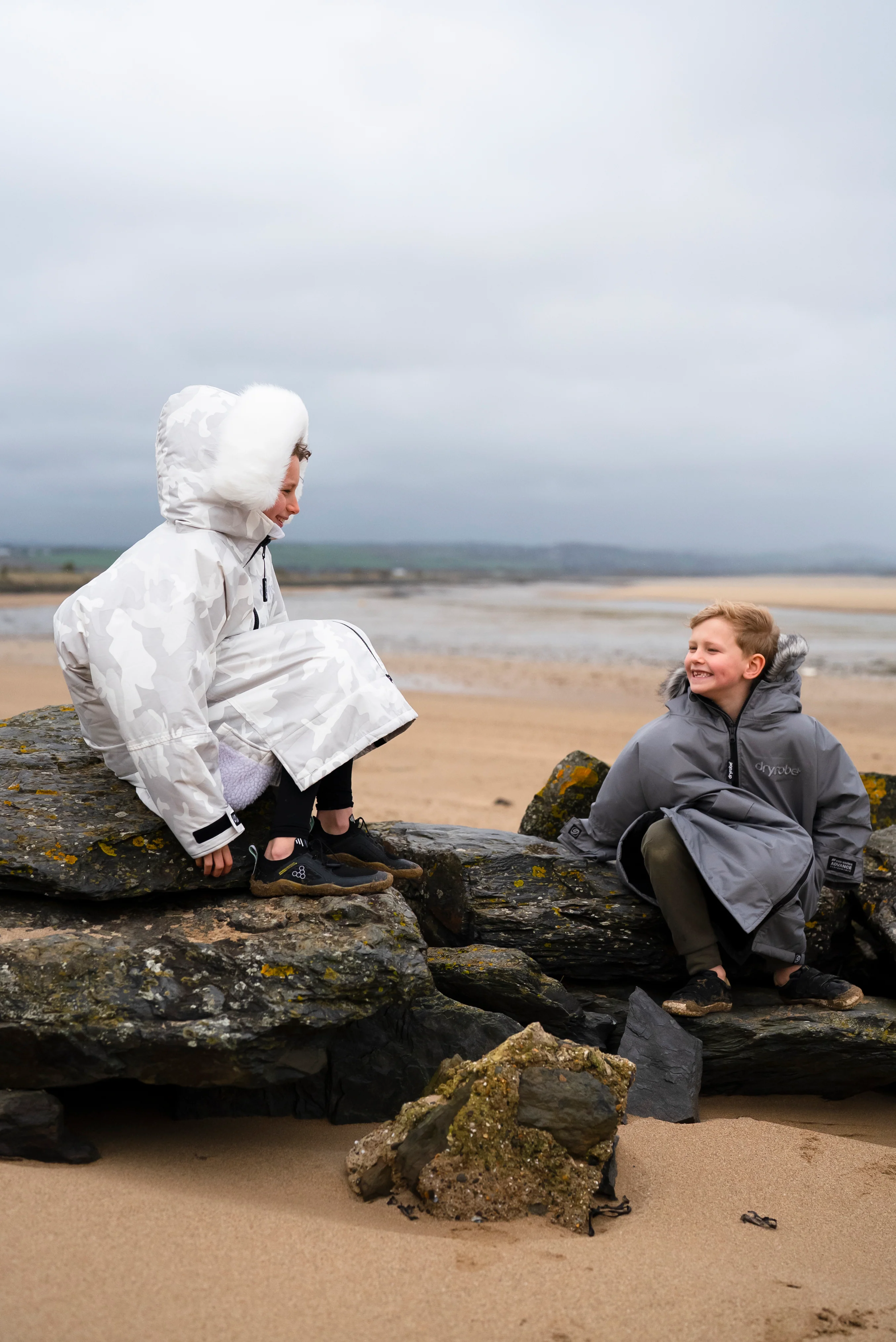 Alpine Graphite Kids Advance Changing Robe - Image 6
