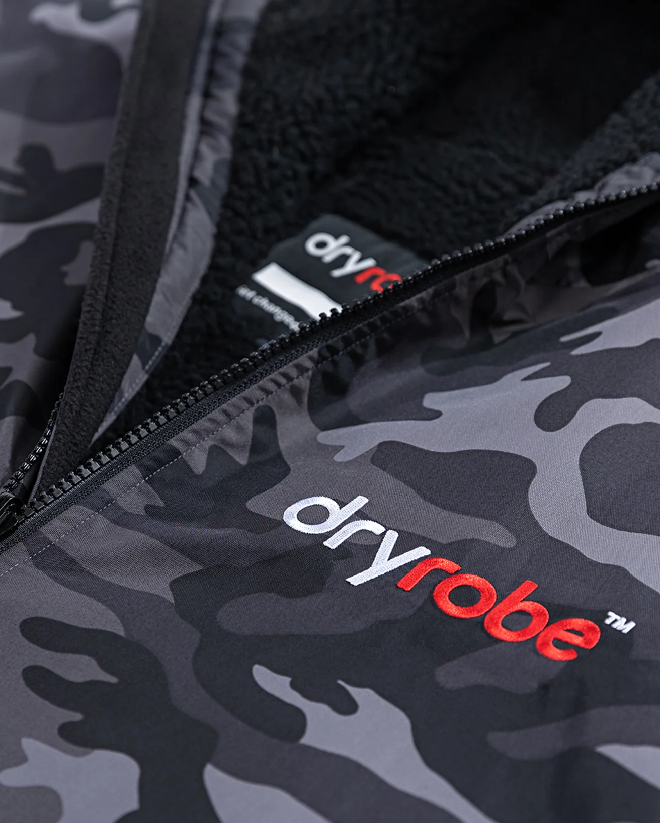 Black Camo Advance Changing Robe - Image 17